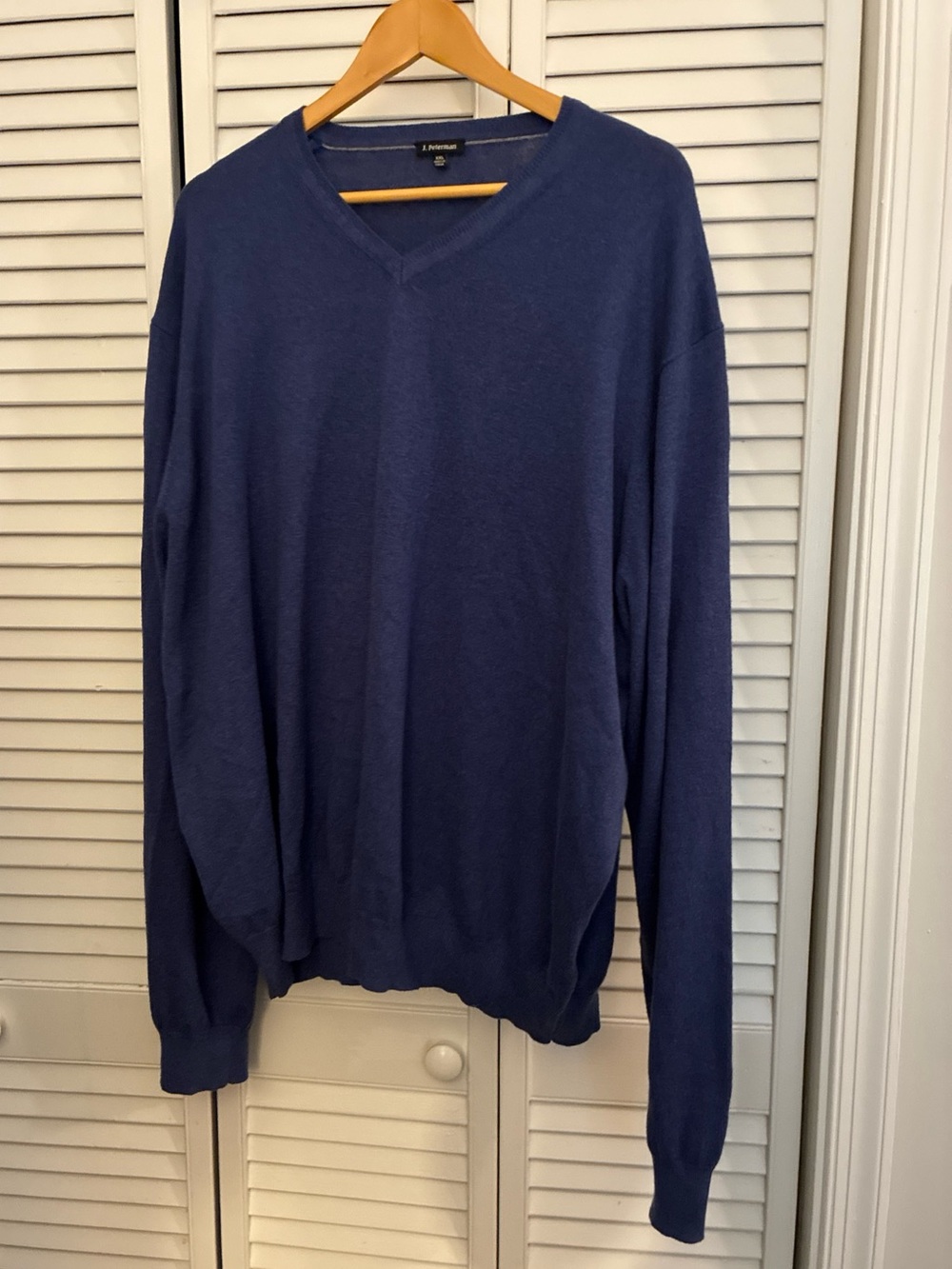 J. Peterman Men's V-Neck Sweater - Navy Cotton Cashmere Blend